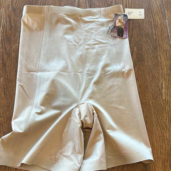 Nwt. B gorgeous bridal shape wear - Picture 2 of 4